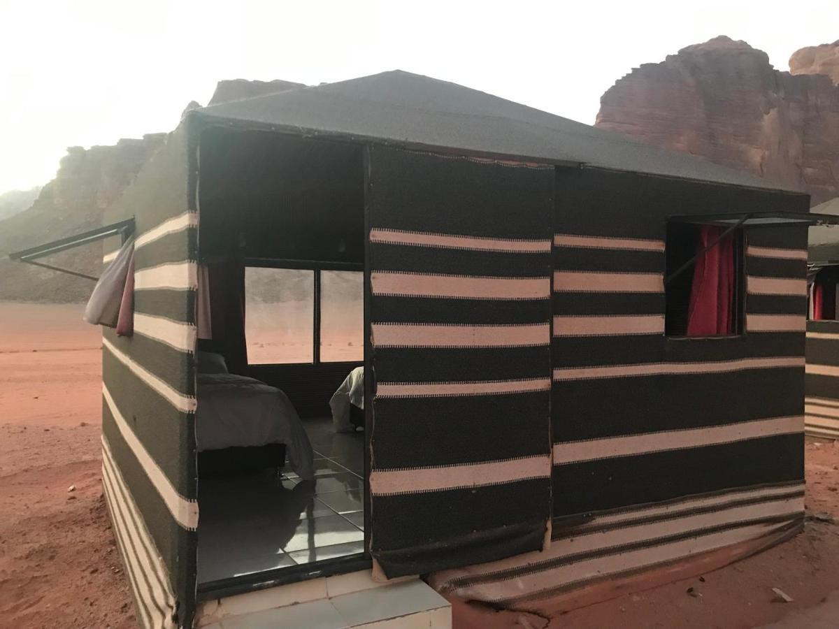 Black Irish Camp And Tours Wadi Rum Zewnętrze zdjęcie