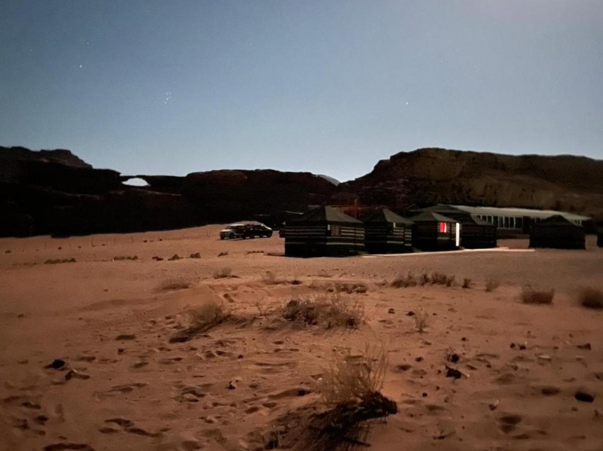 Black Irish Camp And Tours Wadi Rum Zewnętrze zdjęcie