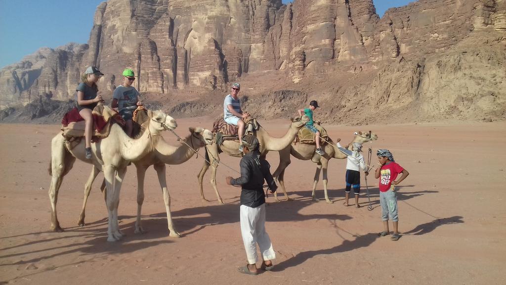 Hotel Black Irish Camp And Tours Wadi Rum Zewnętrze zdjęcie