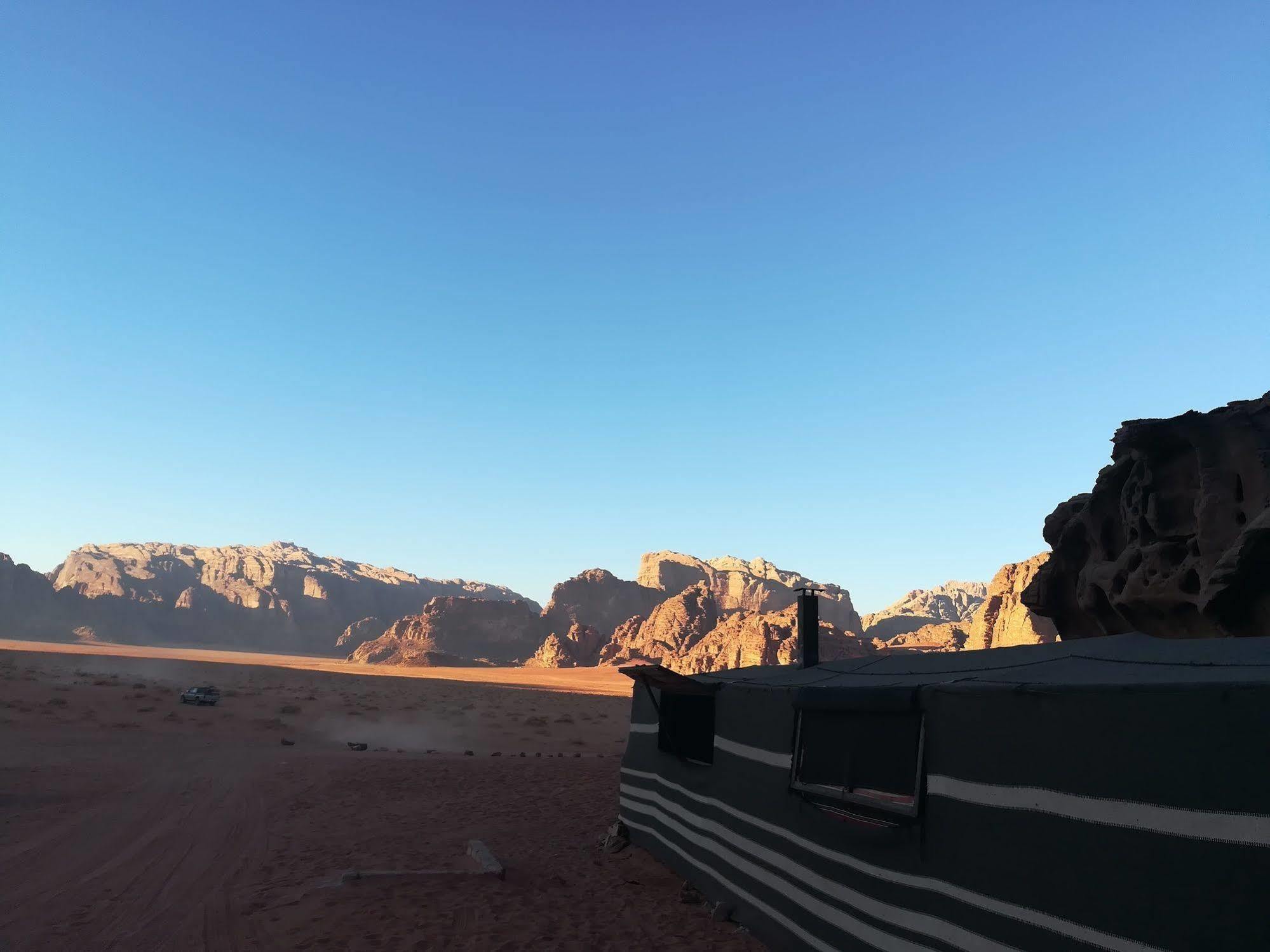 Black Irish Camp And Tours Wadi Rum Zewnętrze zdjęcie