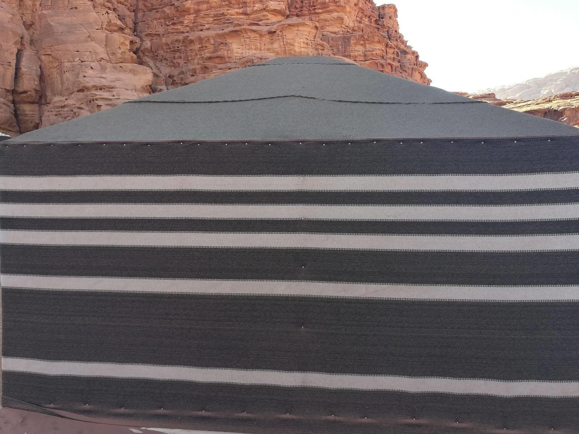 Black Irish Camp And Tours Wadi Rum Zewnętrze zdjęcie