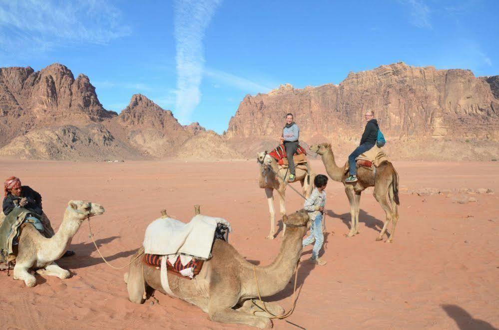 Hotel Black Irish Camp And Tours Wadi Rum Zewnętrze zdjęcie