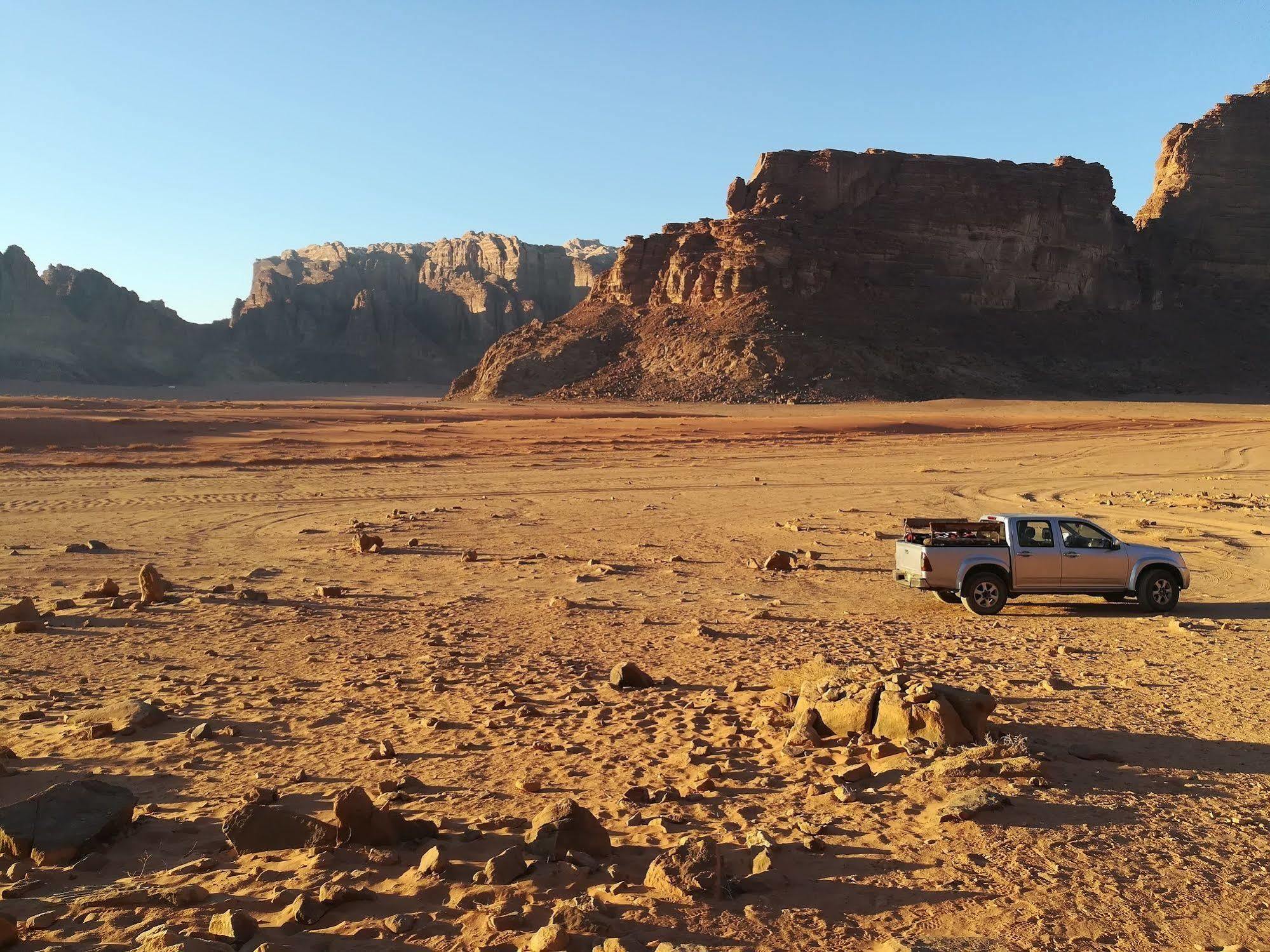 Hotel Black Irish Camp And Tours Wadi Rum Zewnętrze zdjęcie