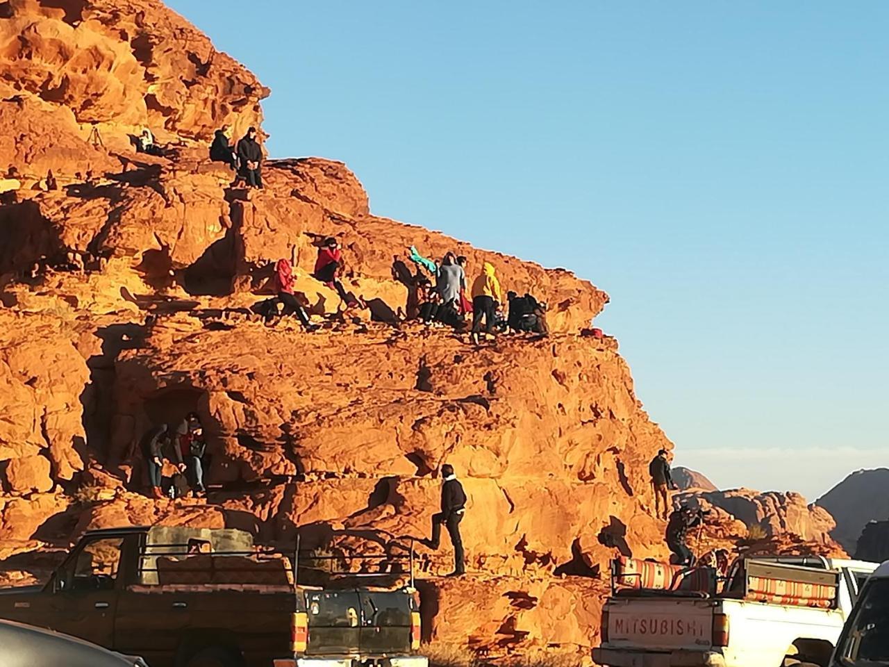 Hotel Black Irish Camp And Tours Wadi Rum Zewnętrze zdjęcie